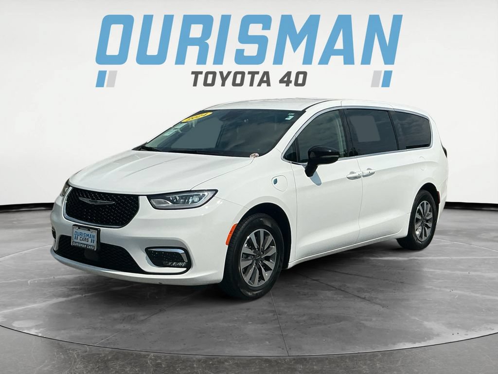 Used 2024 Chrysler Pacifica Limited FWD image 3
