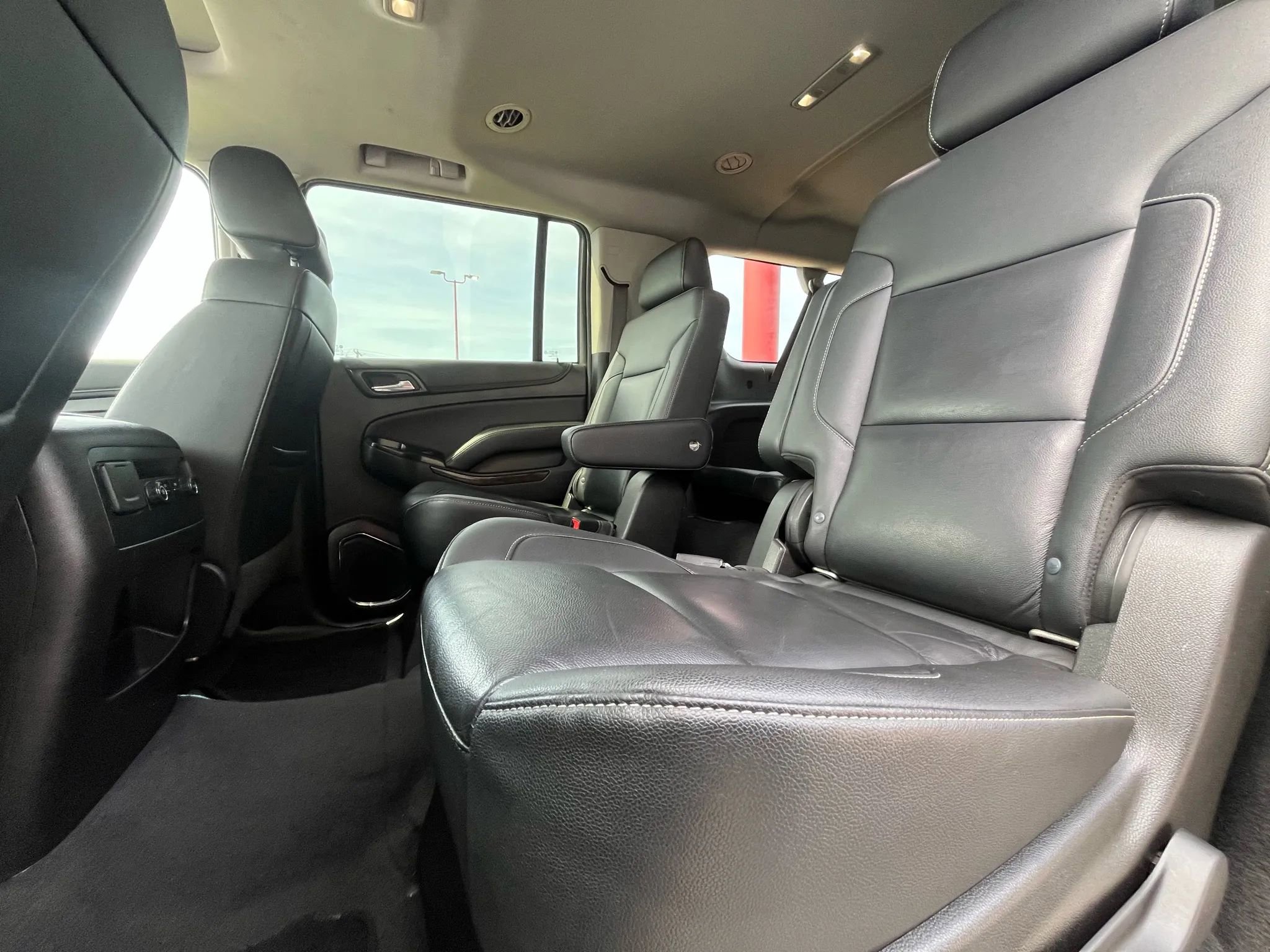 Used 2020 Chevrolet Suburban LT image 12