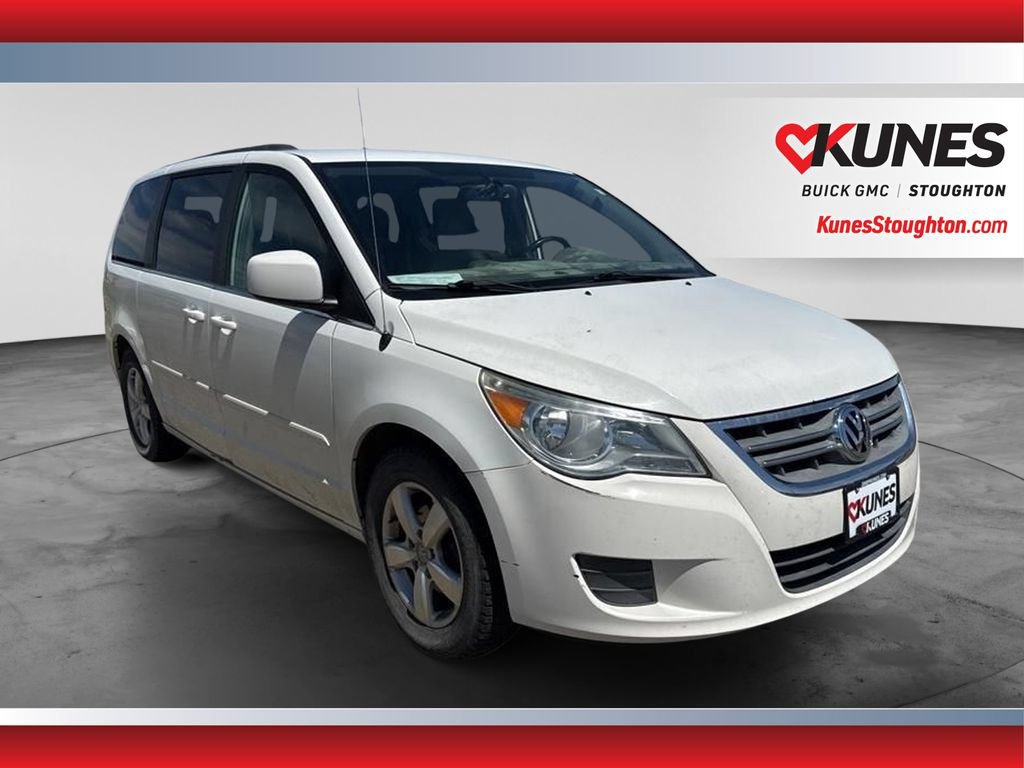 Used 2011 Volkswagen Routan SE FWD image 1