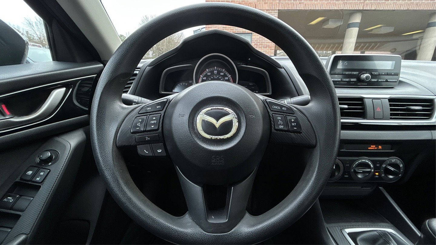 Used 2014 MAZDA MAZDA3 i Sport image 28