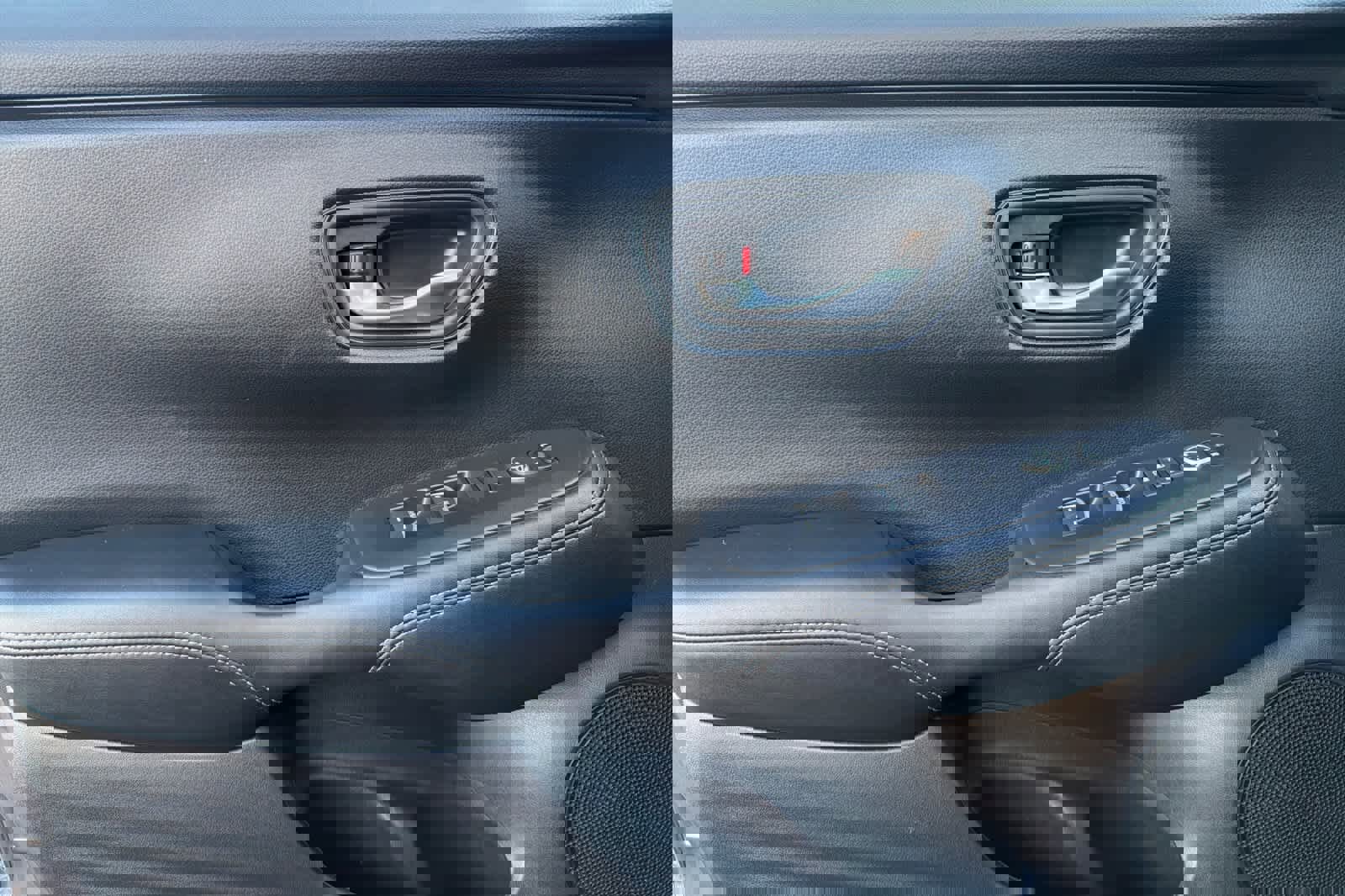 Certified 2025 Honda HR-V EX-L image 14