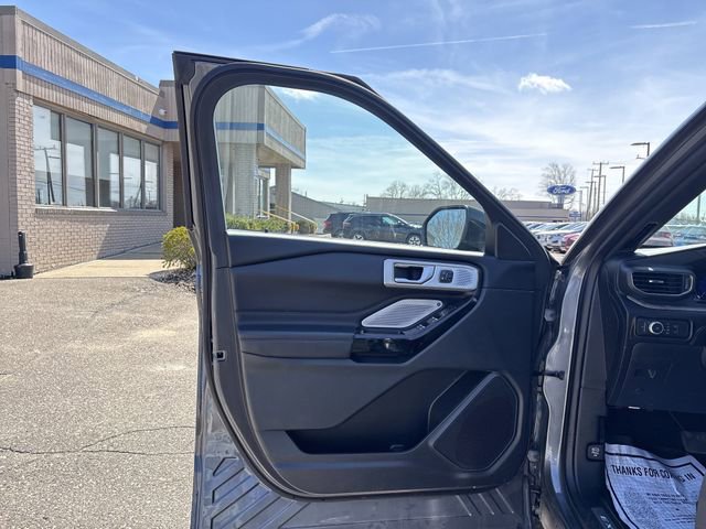Certified 2022 Ford Explorer Platinum w/ Equipment Group 601A image 21