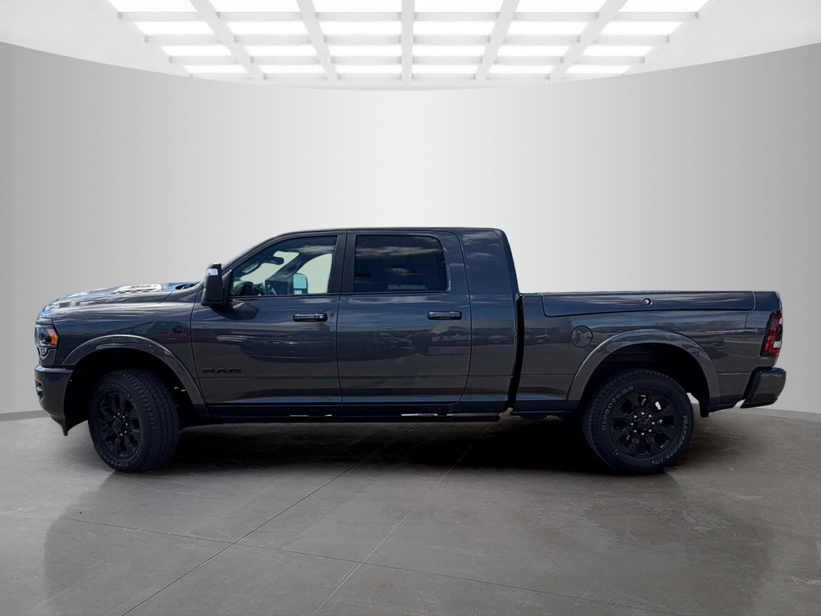 Used 2024 RAM 2500 Limited image 8