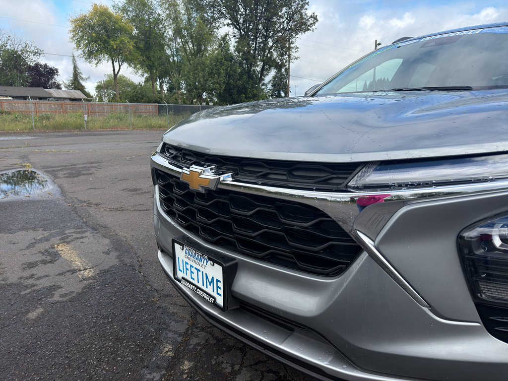 New 2025 Chevrolet Trax LT w/ Driver Confidence Package FWD image 5