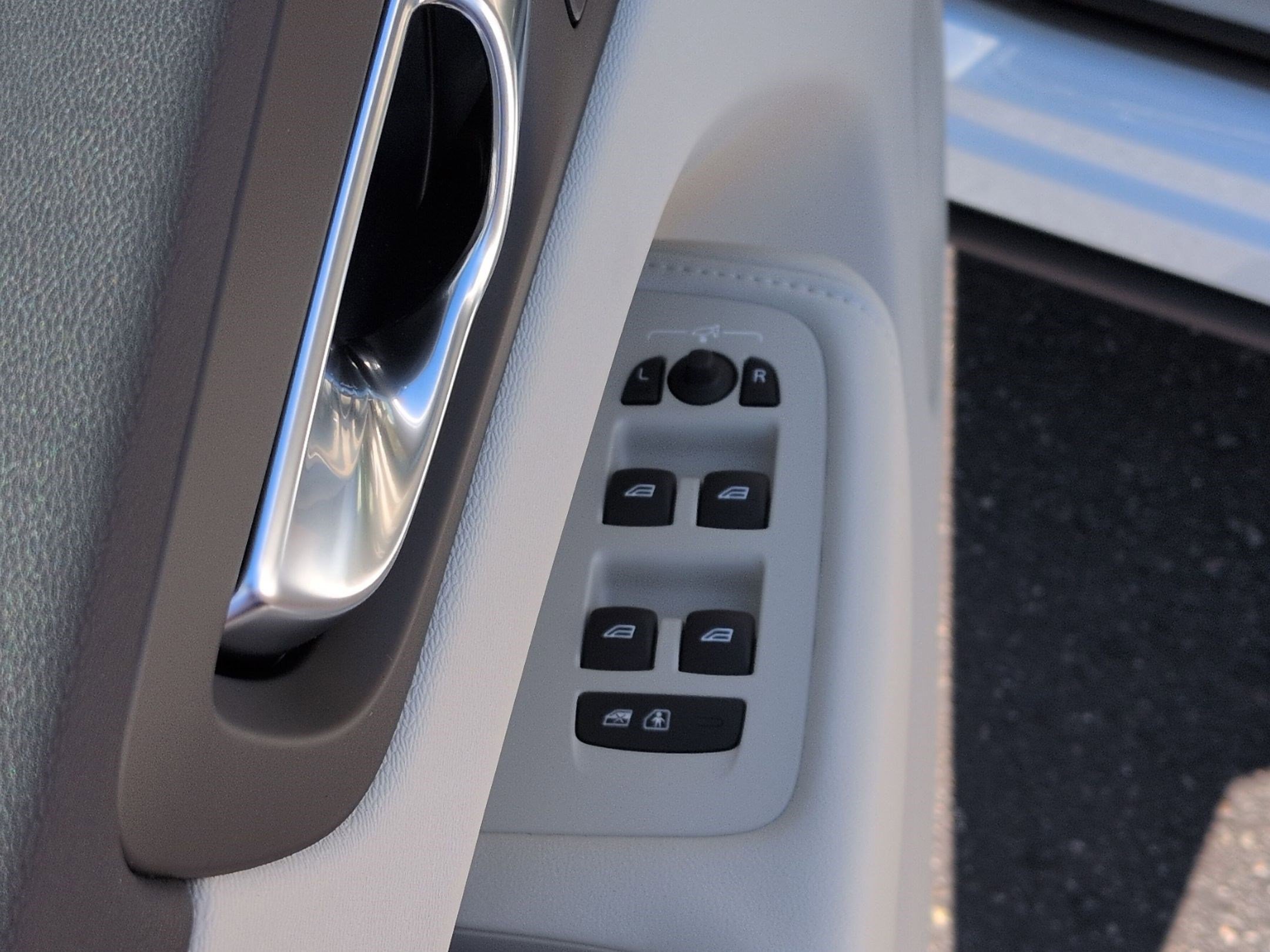 New 2026 Volvo XC60 B5 Ultra w/ Protection Package Premier image 8