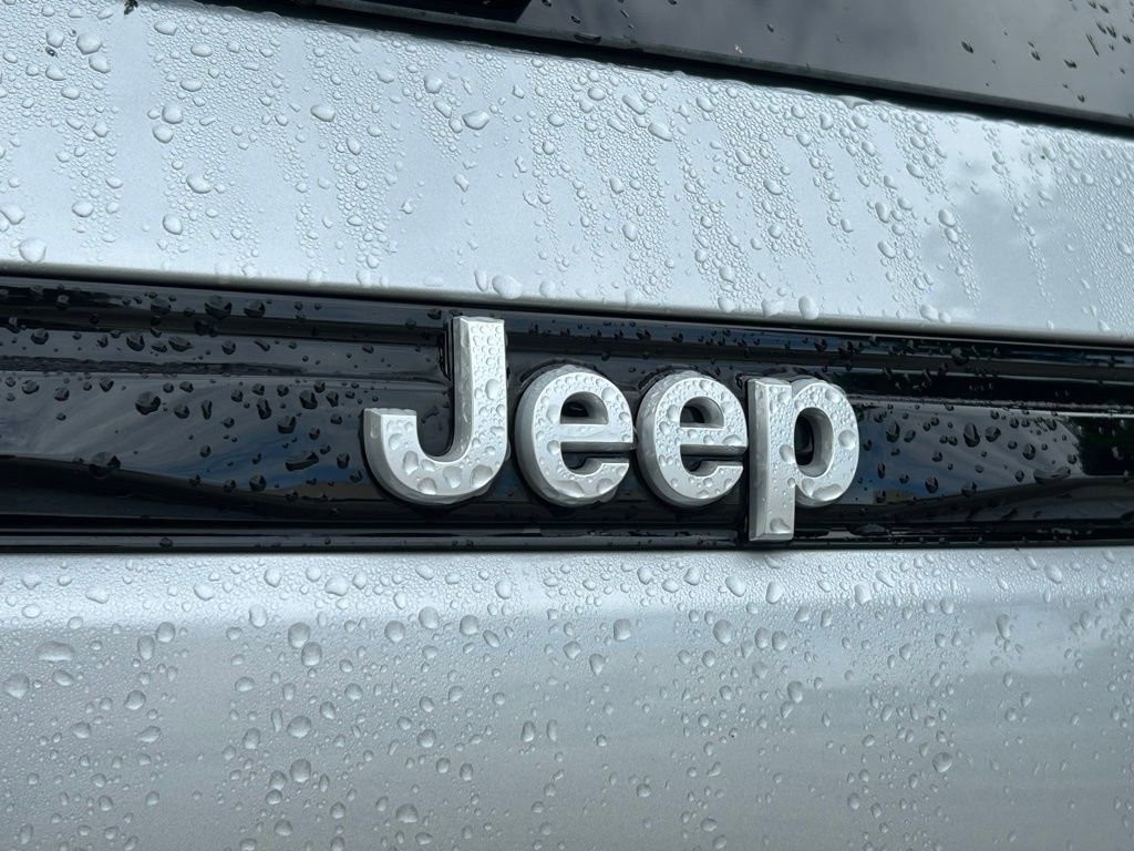 Certified 2024 Jeep Grand Cherokee Laredo X w/ Trailer Tow Package image 32