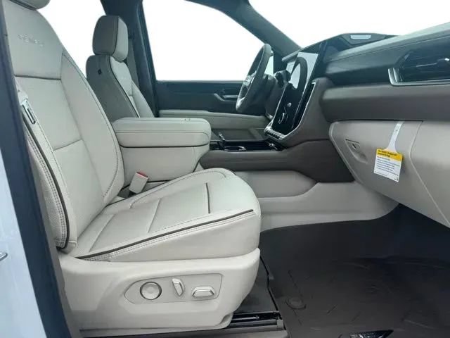 New 2026 GMC Yukon XL Denali w/ LPO, Floor Liner Package AWD/4WD image 13