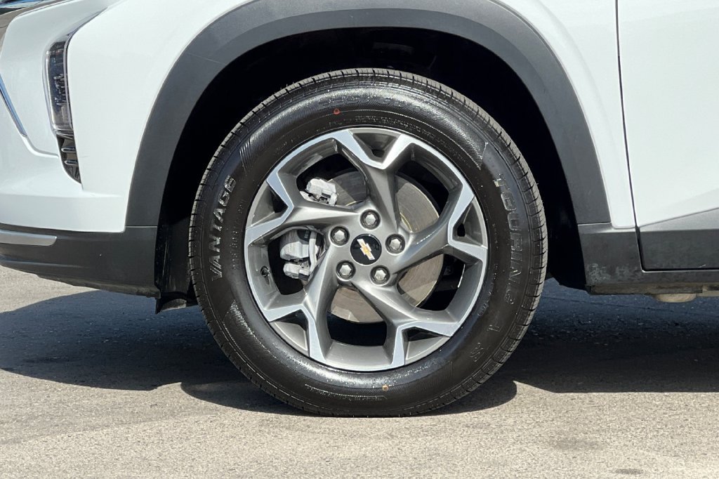 Used 2025 Chevrolet Trax LT w/ LT Convenience Package FWD image 25