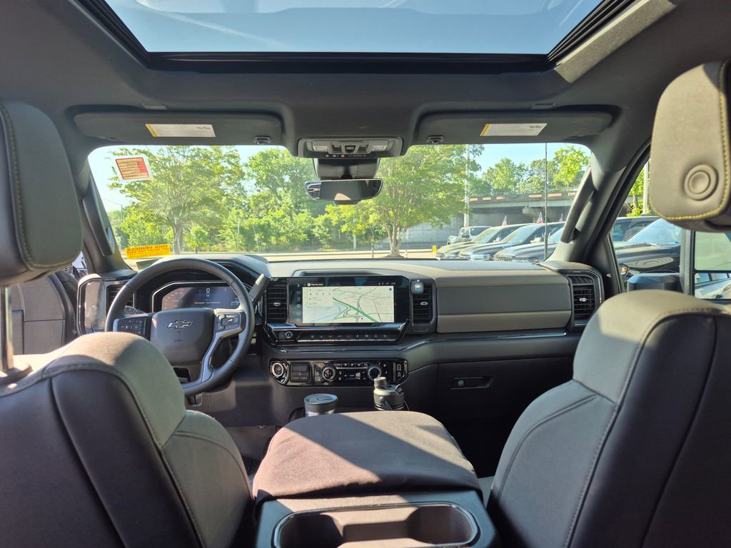 Used 2025 Chevrolet Silverado 2500 ZR2 w/ Technology Package AWD/4WD image 17