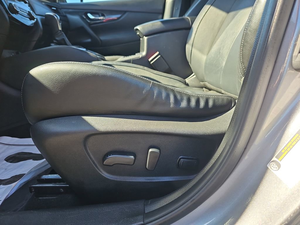 Used 2018 Nissan Rogue SL w/ Premium Package FWD image 27