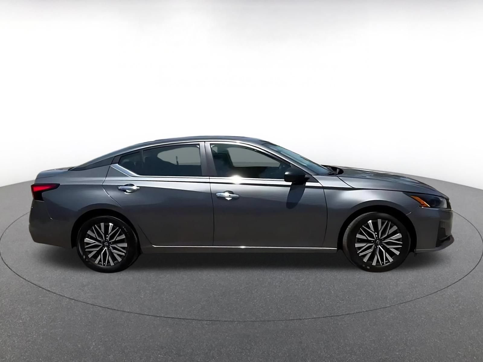 Used 2025 Nissan Altima 2.5 SV FWD image 15