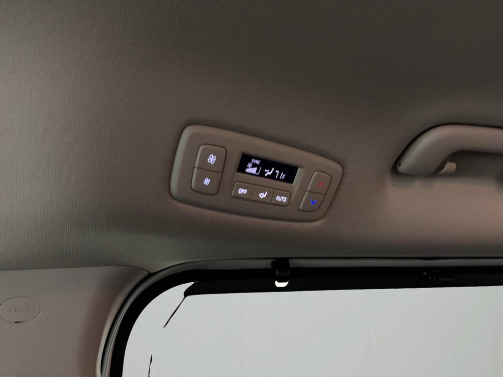 Used 2025 Kia Carnival EX FWD image 29