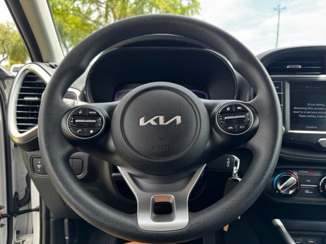 Used 2025 Kia Soul LX w/ LX Technology Package FWD image 23