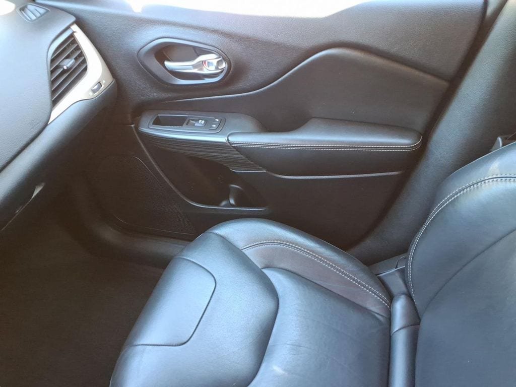 Used 2016 Jeep Cherokee Limited AWD/4WD image 27