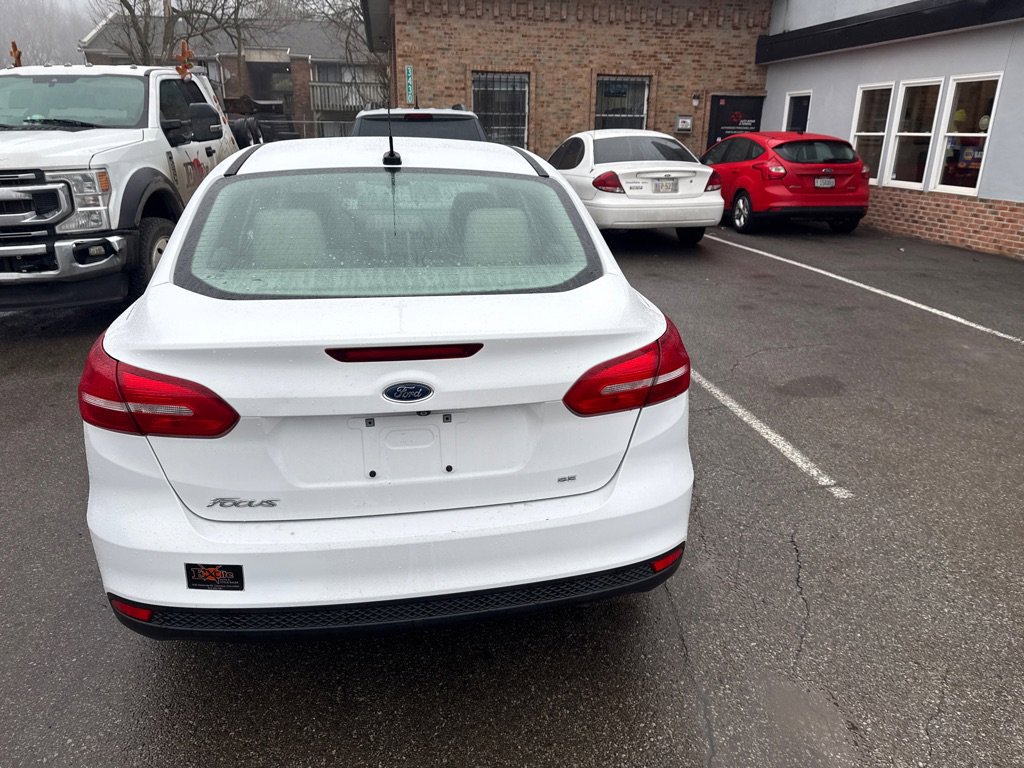 Used 2016 Ford Focus SE image 4