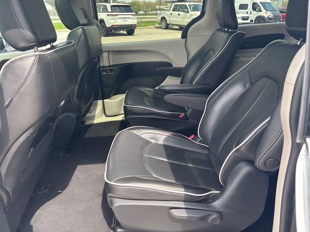 Used 2023 Chrysler Pacifica Limited image 40