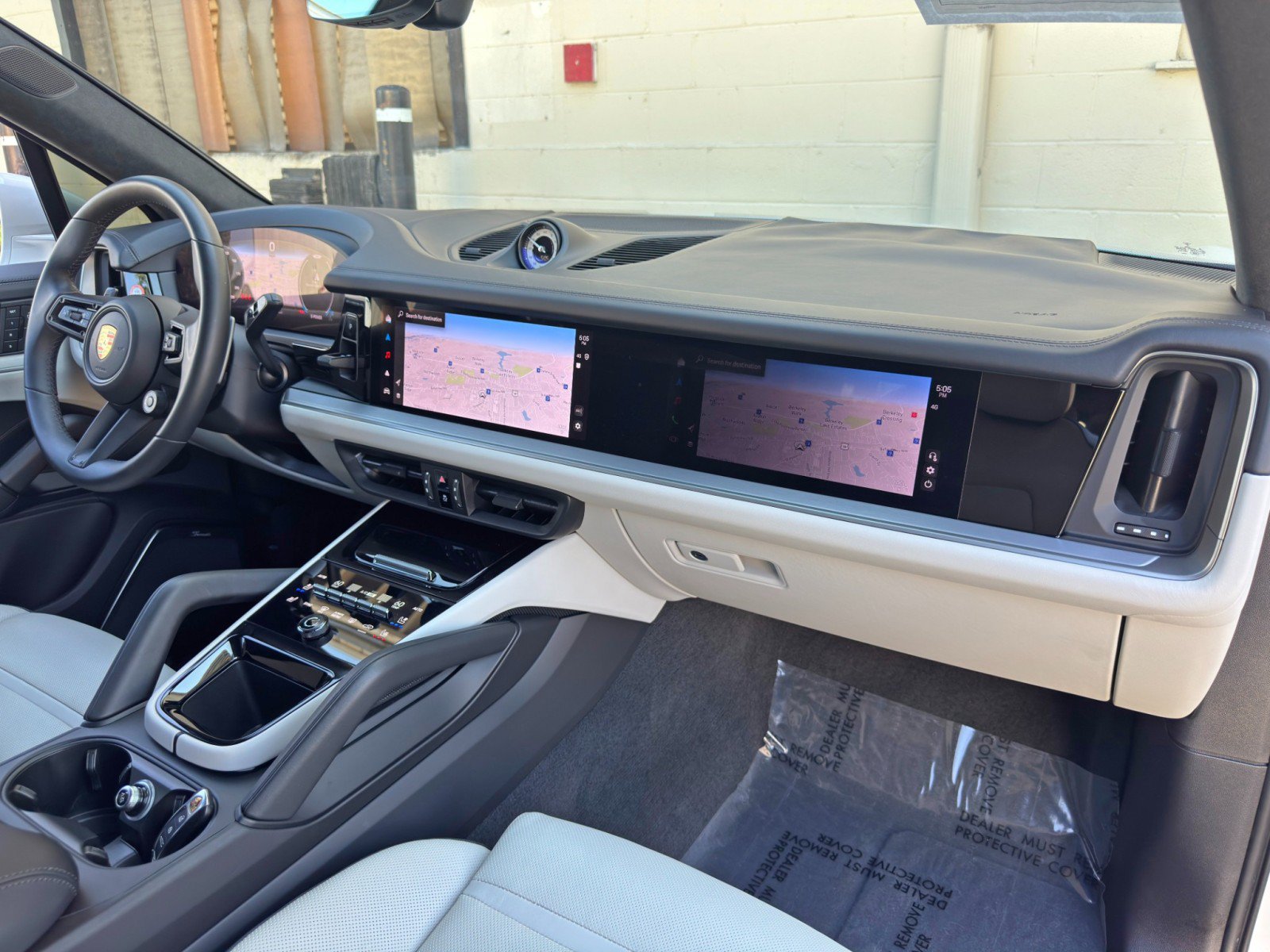 Used 2024 Porsche Cayenne Turbo AWD/4WD image 15