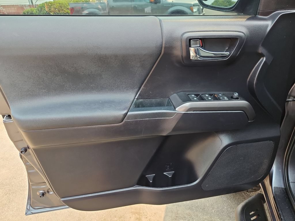 Used 2021 Toyota Tacoma TRD Off-Road AWD/4WD image 11