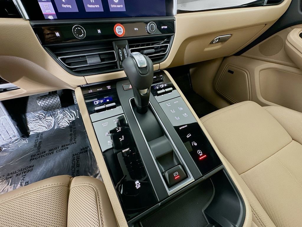 Used 2025 Porsche Macan image 19