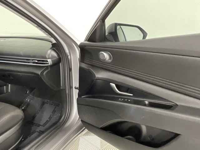 Used 2025 Hyundai Elantra SEL image 20