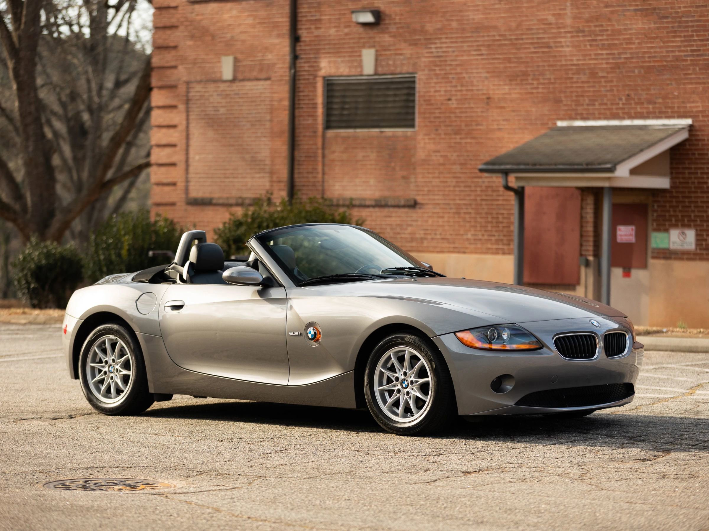 Used 2003 BMW Z4 2.5i image 6