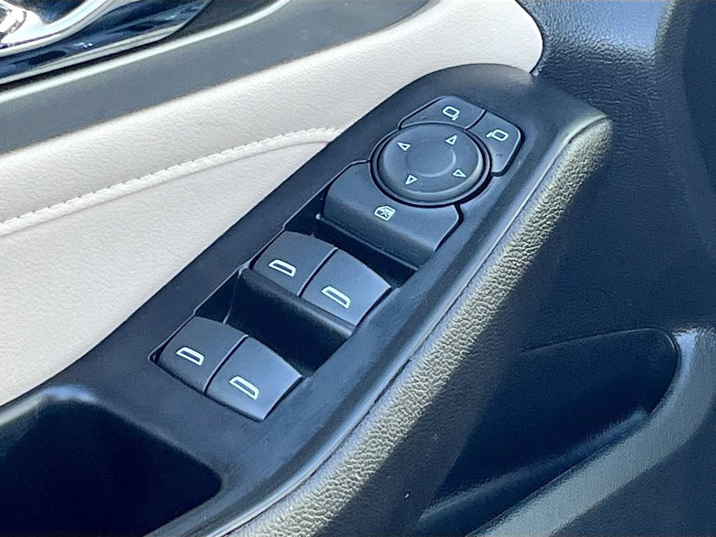 Used 2023 Chevrolet Traverse LS AWD/4WD image 16