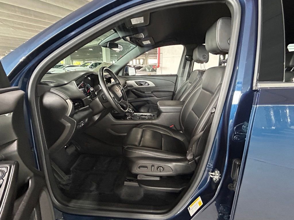 Used 2023 Chevrolet Traverse LT image 13