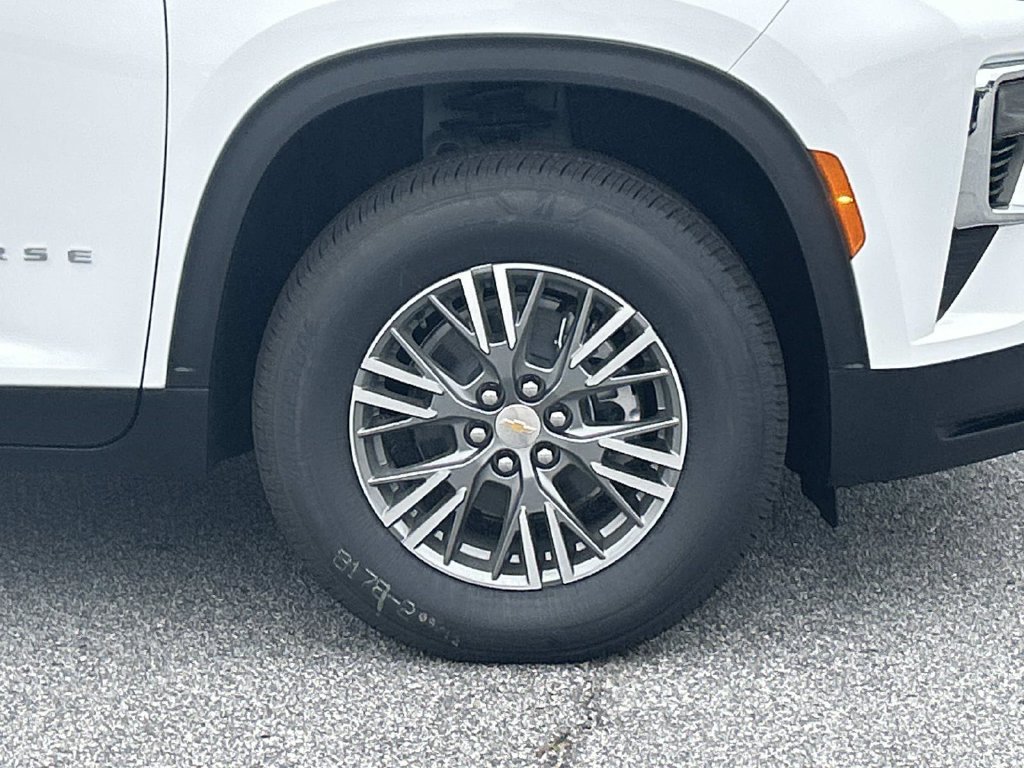 New 2027 Chevrolet Traverse LT w/ Driver Confidence Package FWD image 10