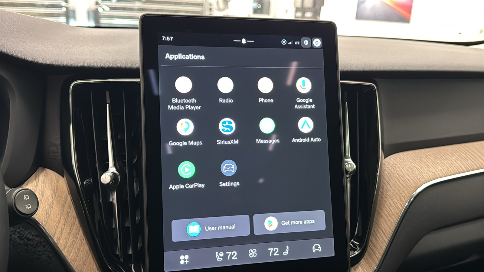New 2027 Volvo XC60 T8 Plus AWD/4WD image 17