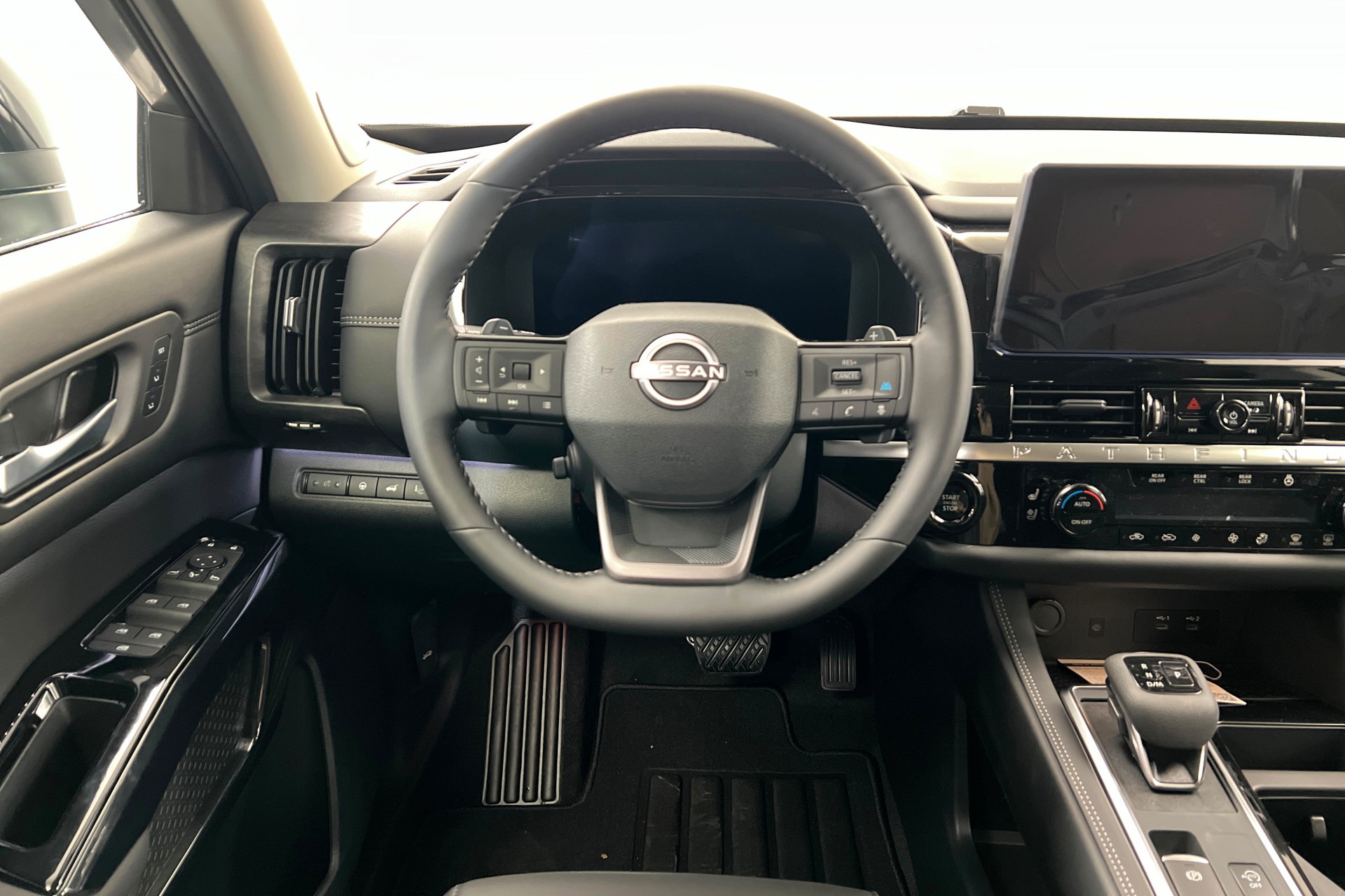 New 2026 Nissan Pathfinder Platinum w/ Cargo Package AWD/4WD image 12