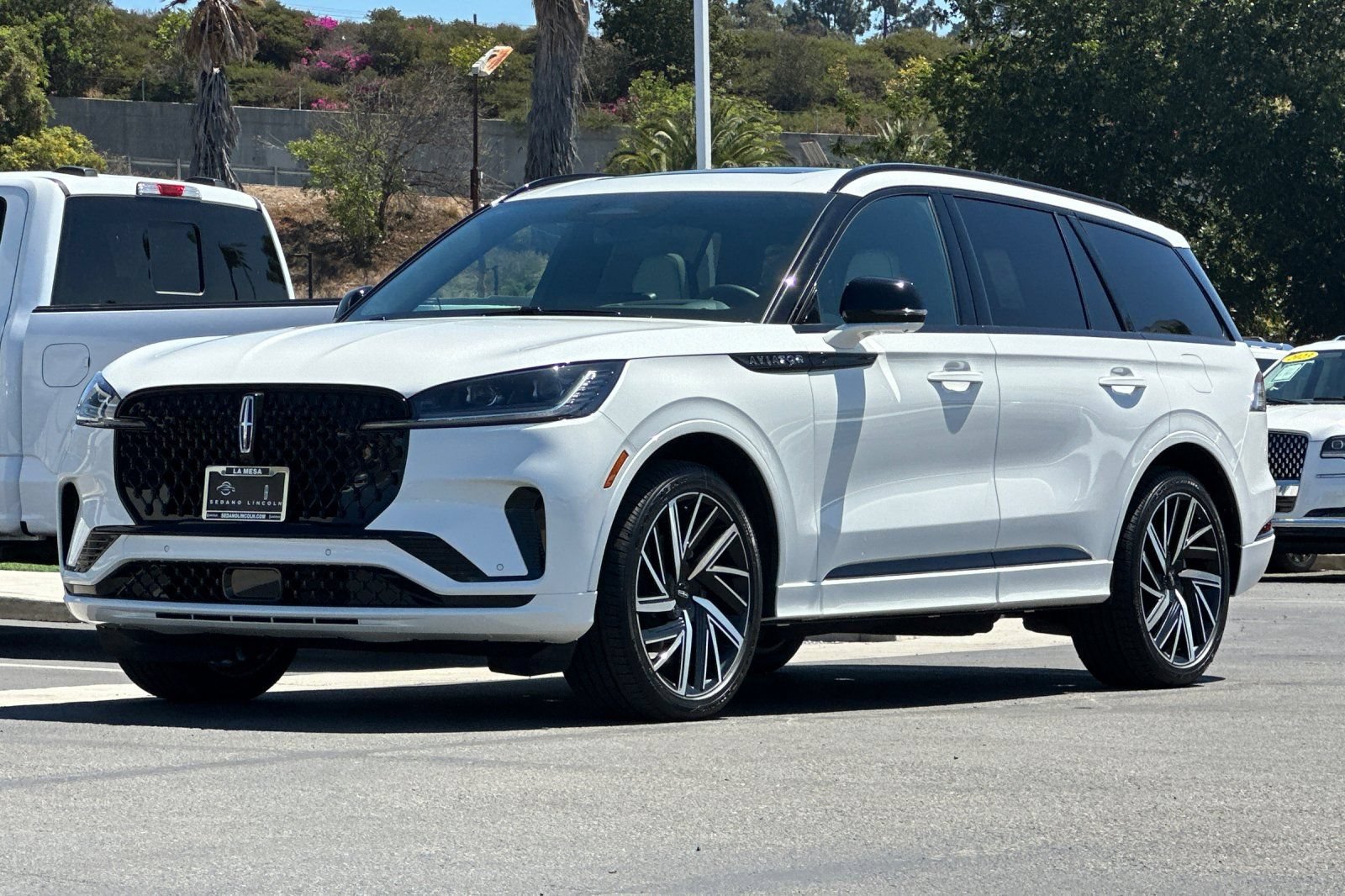 New 2026 Lincoln Aviator Black Label w/ Jet Appearance Package AWD/4WD image 7