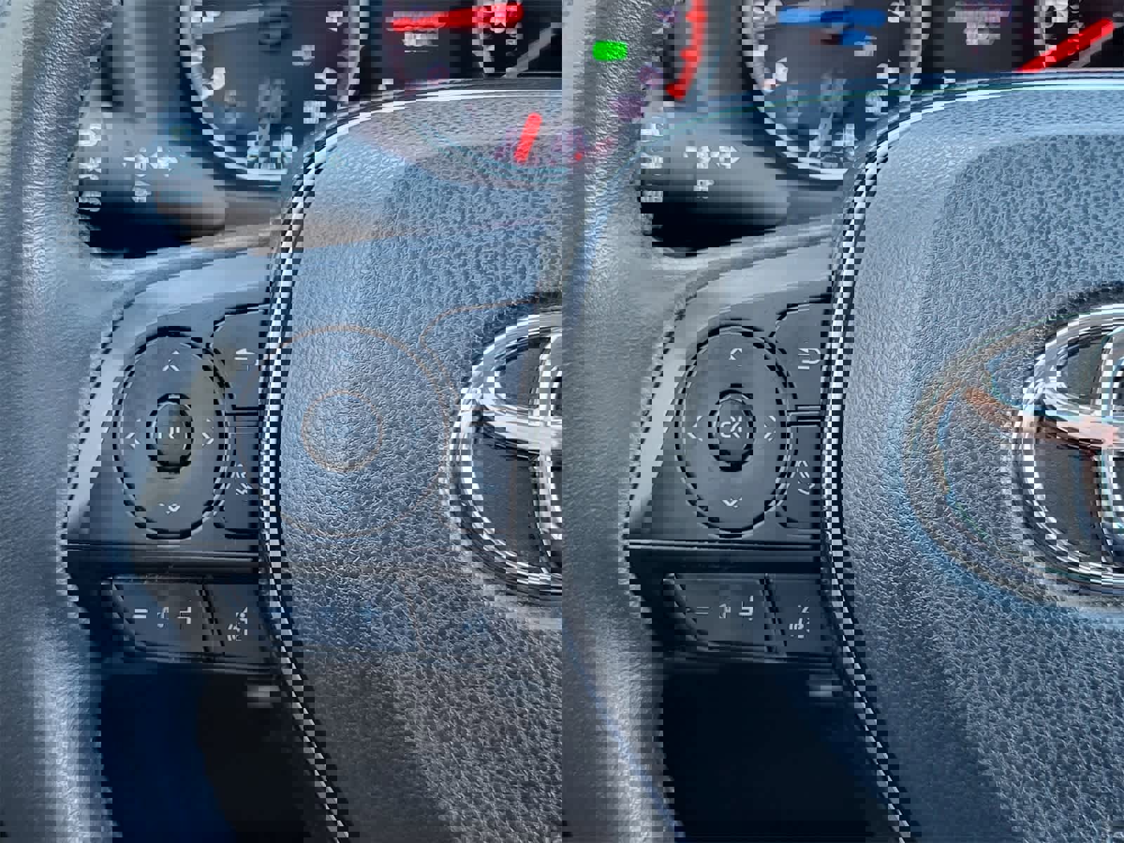 Used 2020 Toyota RAV4 XLE Premium image 25