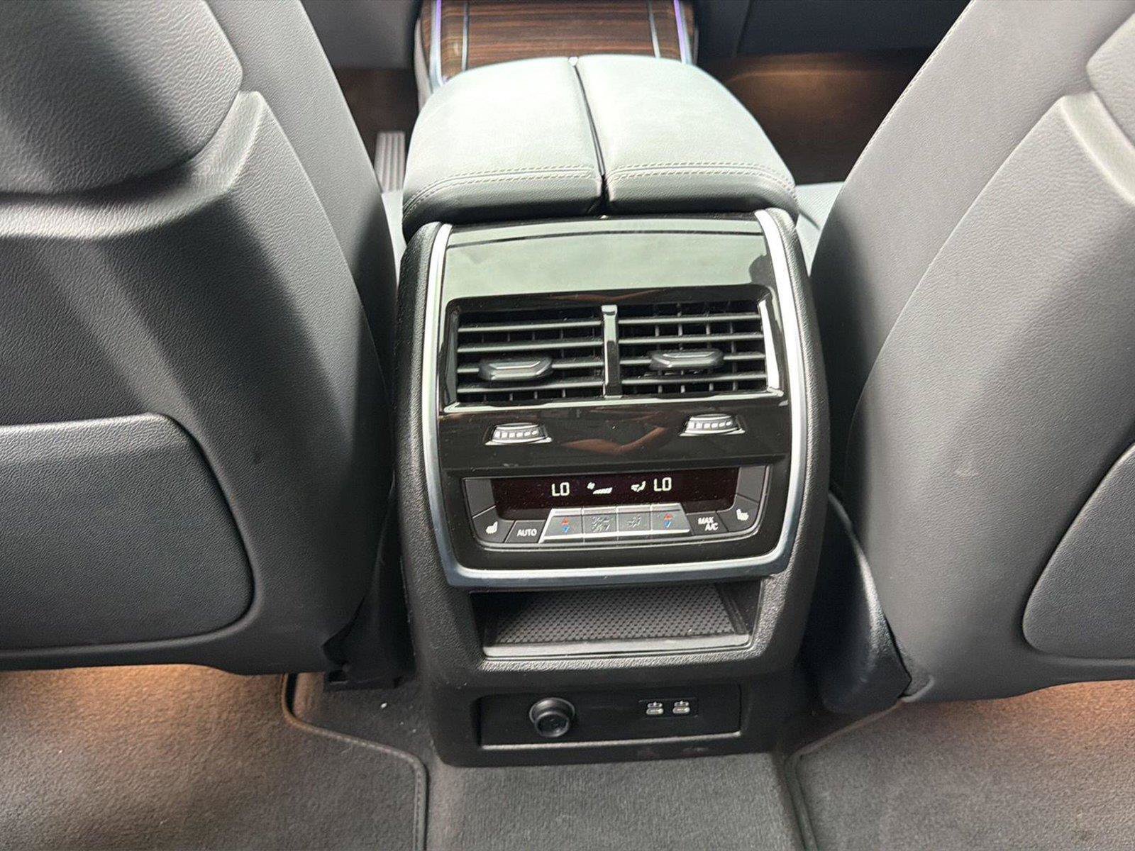 Used 2026 BMW X7 xDrive40i AWD/4WD image 25