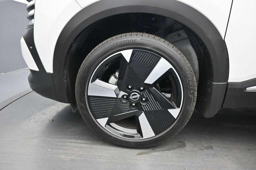Used 2025 Nissan Kicks SR FWD image 46