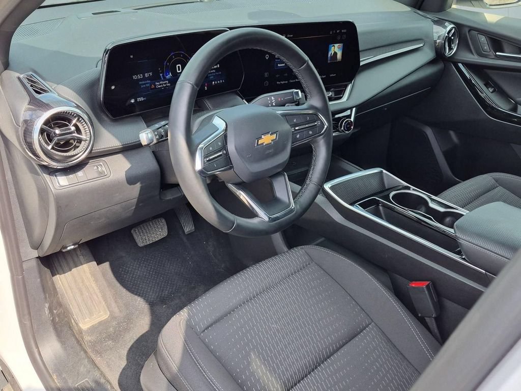 Used 2025 Chevrolet Equinox LT FWD image 11