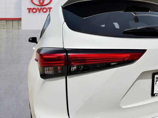 Used 2021 Toyota Highlander LE image 14