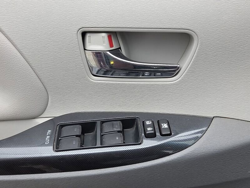 Used 2014 Toyota Sienna SE FWD image 29