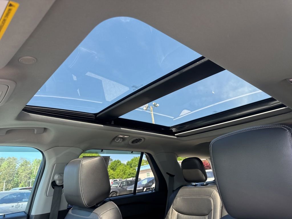 Used 2022 Ford Explorer Limited w/ Equipment Group 301A image 11