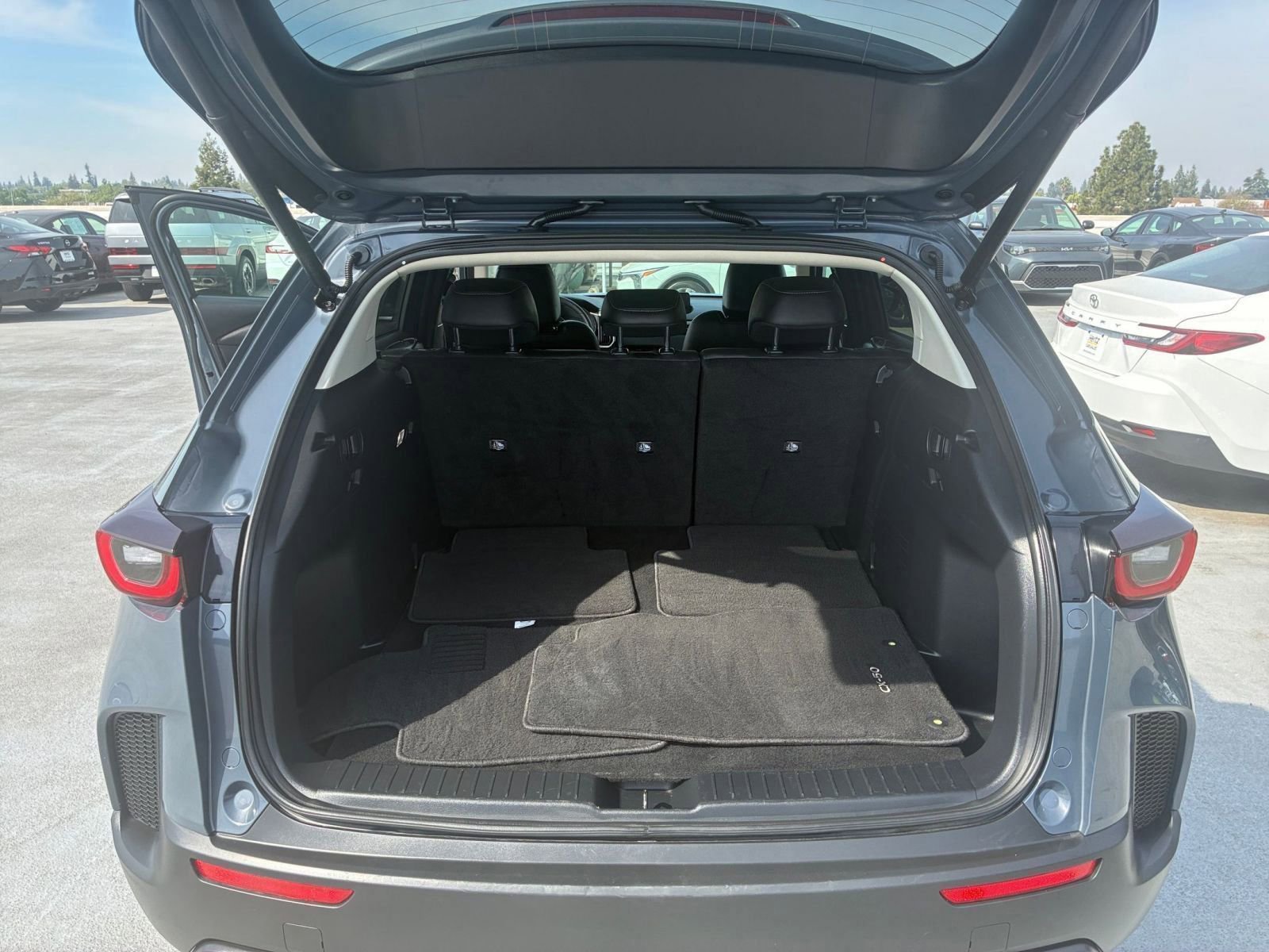 Used 2025 Nissan Versa SV image 31