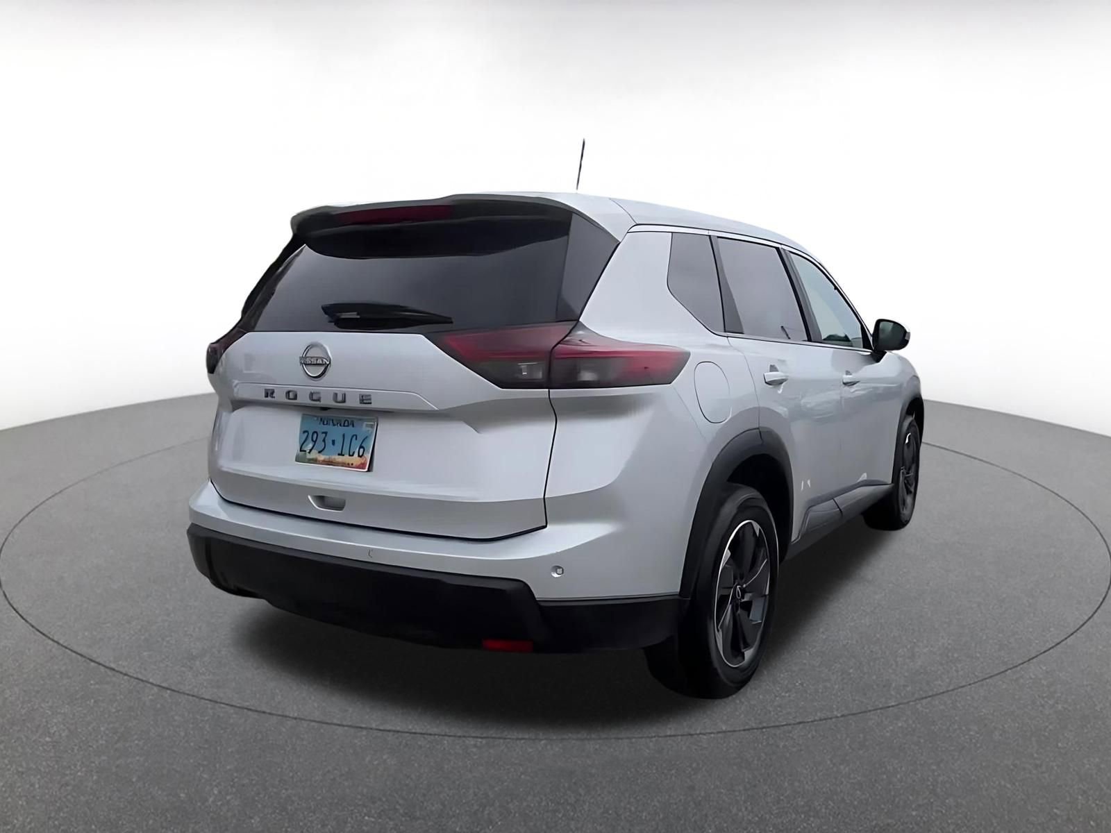 Used 2025 Nissan Rogue SV FWD image 15