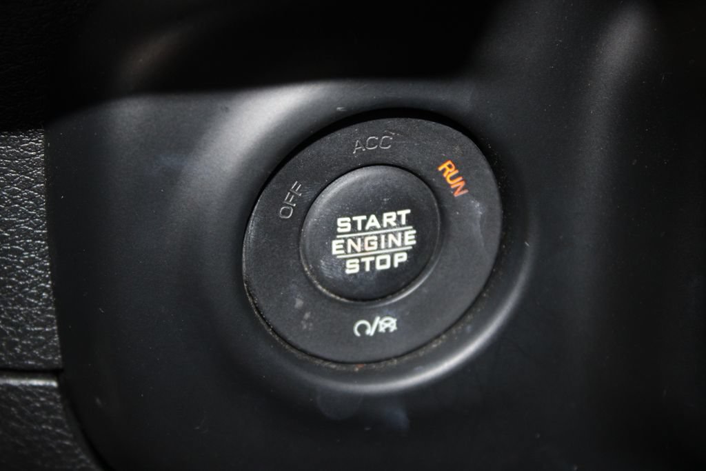Used 2018 Jeep Wrangler Unlimited Sahara AWD/4WD image 27