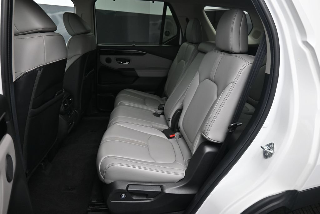 Certified 2024 Honda Pilot Touring image 24