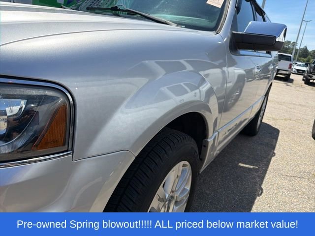 Used 2016 Lincoln Navigator Select AWD/4WD image 3