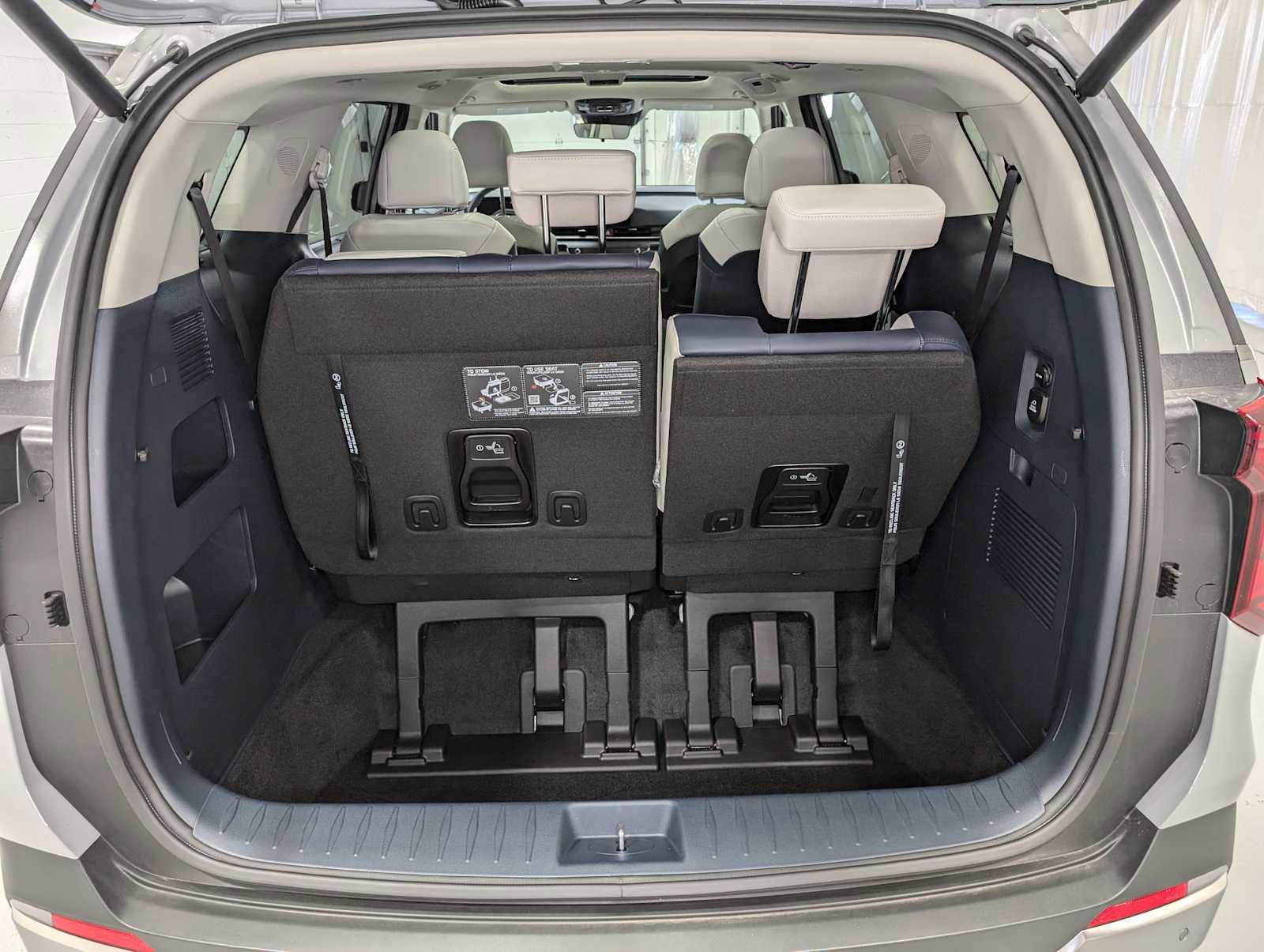 New 2026 Kia Carnival SX image 9