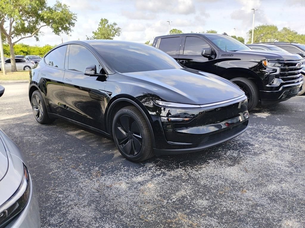 Used 2026 Tesla Model Y 2WD image 1