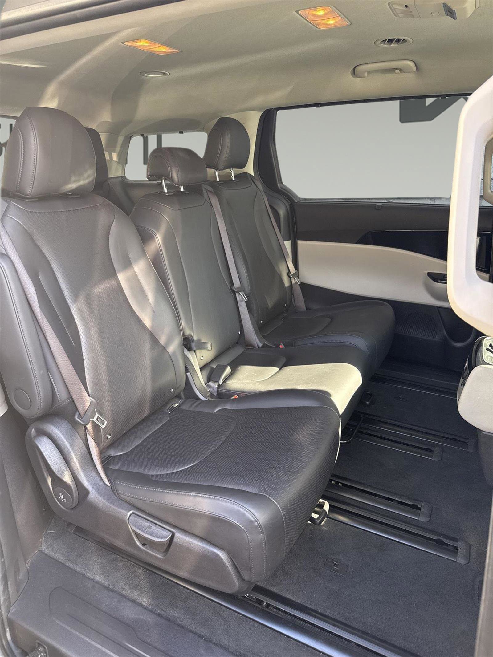 Used 2023 Kia Carnival SX image 10