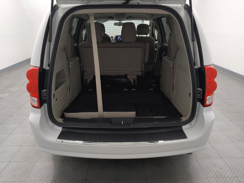 Used 2018 Dodge Grand Caravan SE w/ UConnect Hands-Free Group image 29