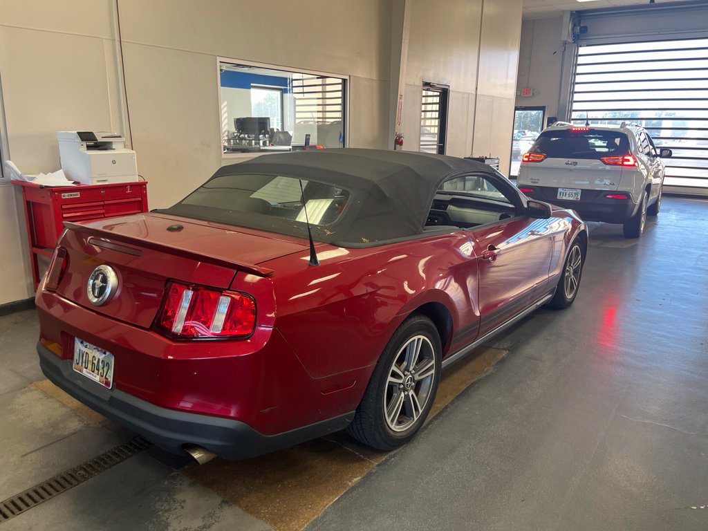 Used 2010 Ford Mustang Premium RWD image 9