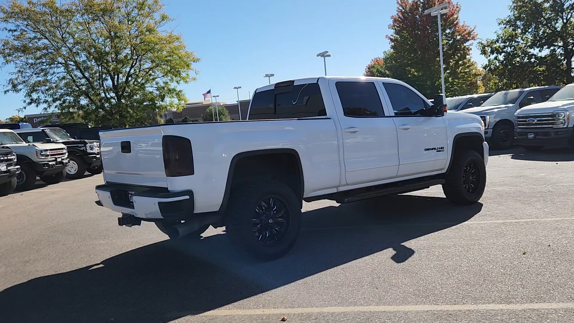 Used 2015 GMC Sierra 2500 Denali w/ Duramax Plus Package AWD/4WD image 13