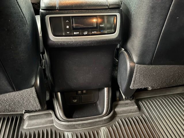 Used 2019 Toyota Highlander SE image 13